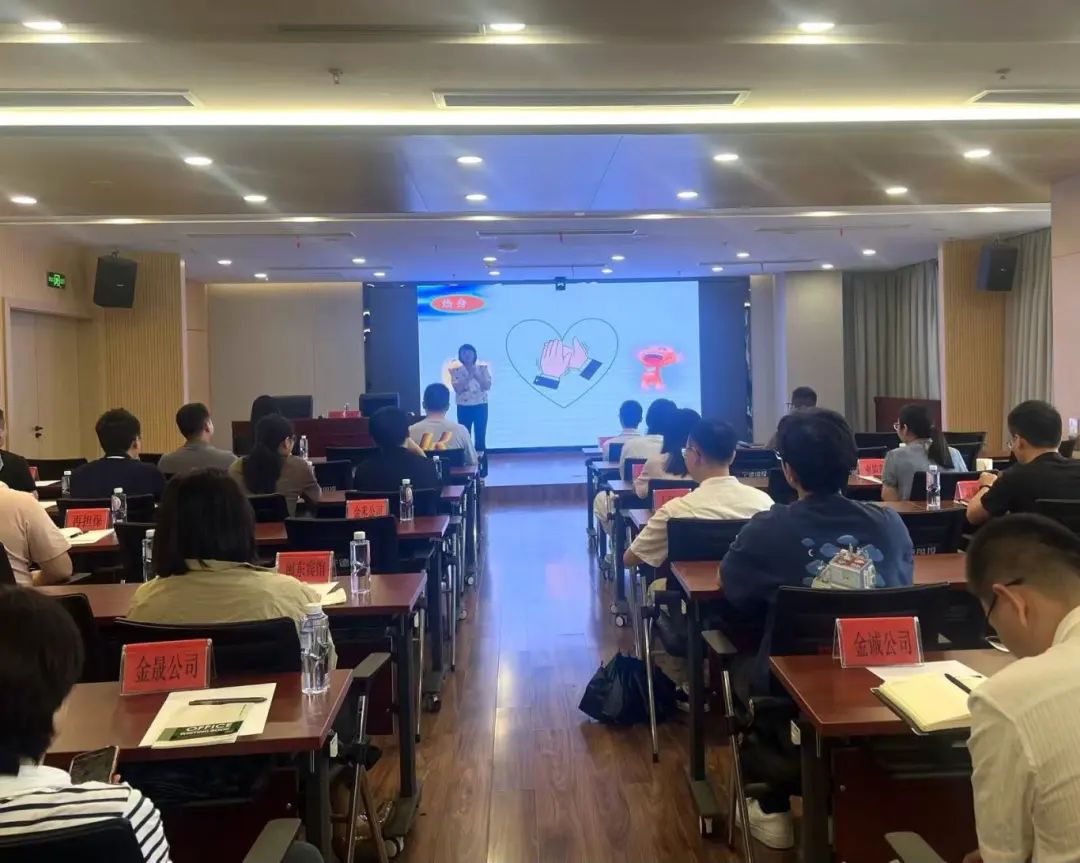 与压力共舞,做幸福的自己——糖心vlog
开展心理健康知识讲座