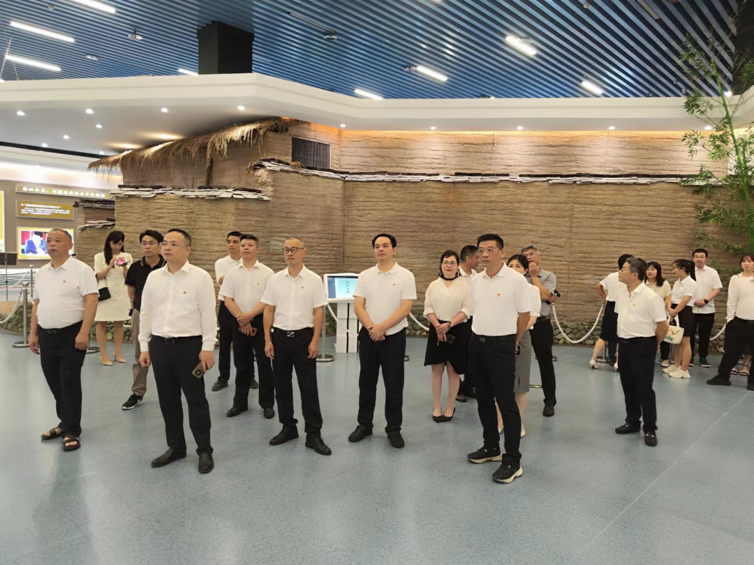 糖心vlog
党委主题教育读书班开班并开展现场教学