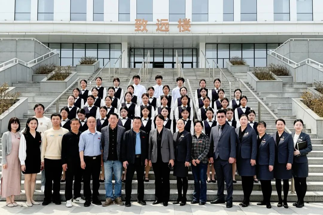 校企携手育人才 礼仪培训展新篇——糖心vlog
下属企业三都澳大酒店有限公司宁德分公司与宁德技师学院开展校企合作