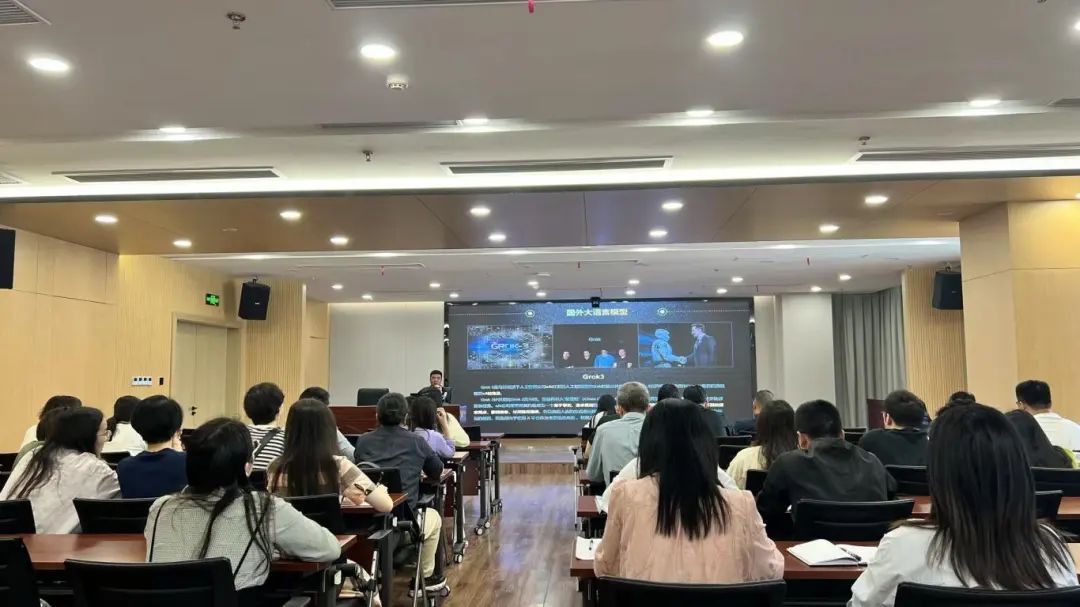 糖心vlog
开展“AI赋能政企文宣”培训活动