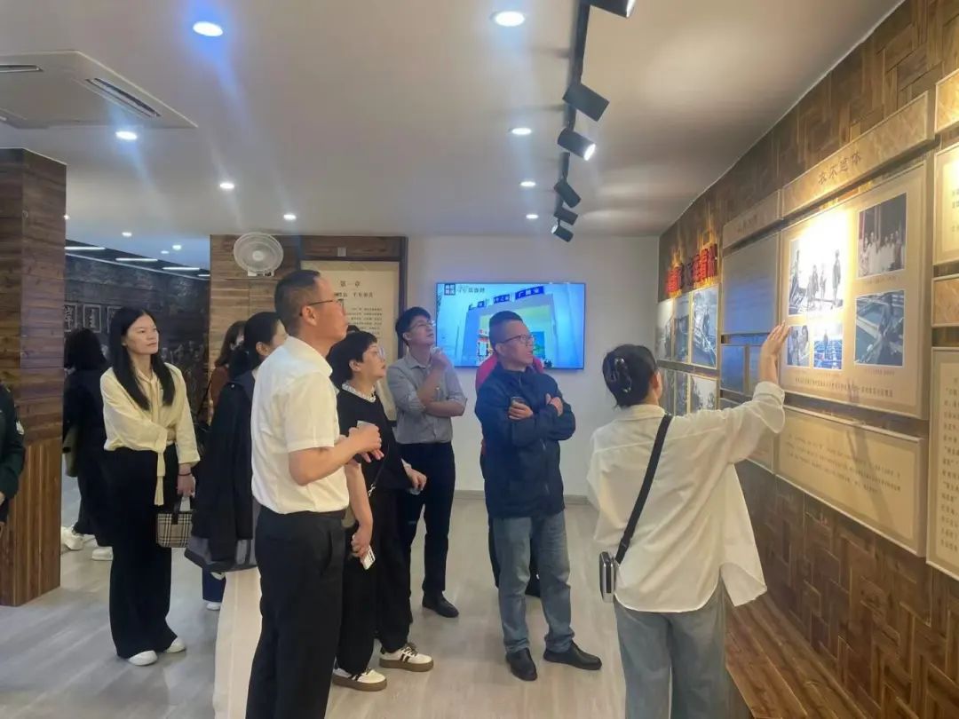 【国投风采】糖心vlog
下属企业联合开展“沿着足迹学思想悟伟力”主题党日暨现场学习活动