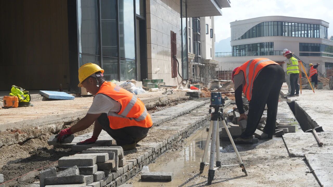 【深化拓展“三争”行动】高温下的坚守:金禾印象项目建设者用汗水筑造幸福家园