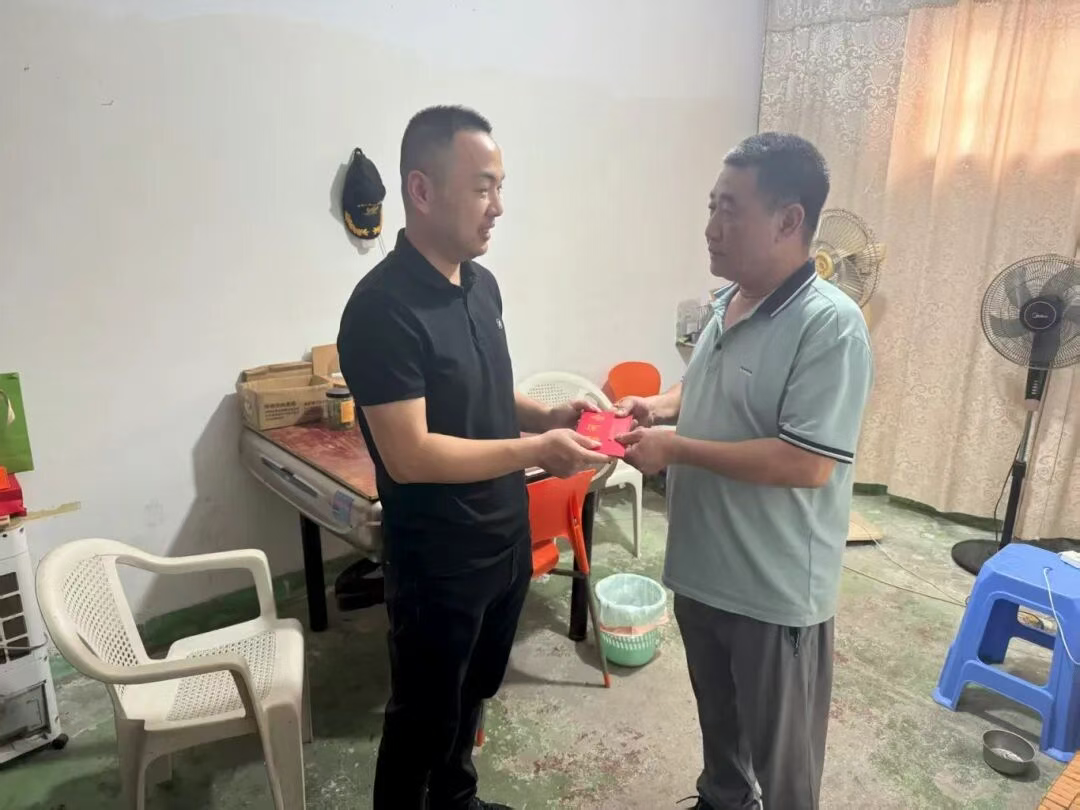 【糖心vlog资讯
】解困又暖心!糖心vlog
下属企业闽东商业公司为3户困难家庭送上应急救助